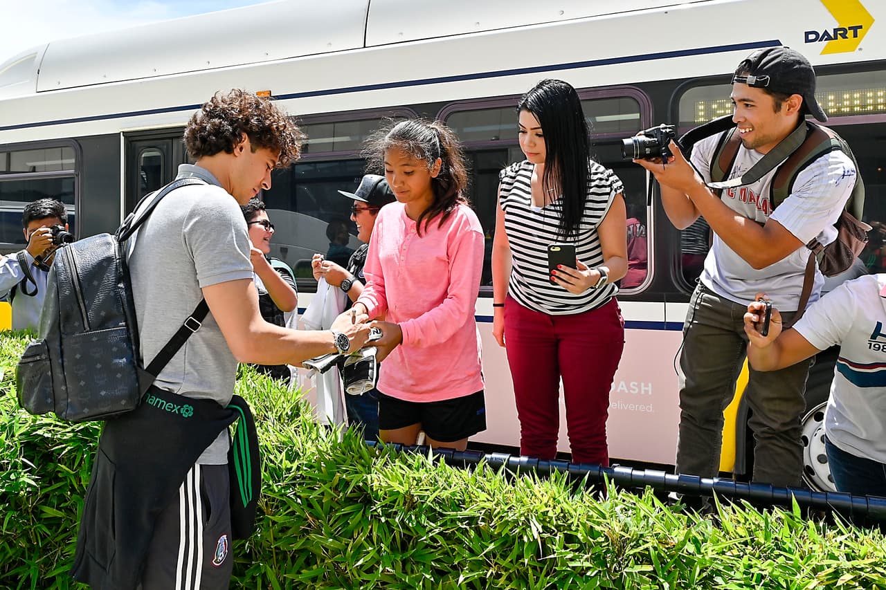 La Selección Nacional de México vivió su llegada a Los Ángeles en medio del optimismo y concentración, acompañada por los fanáticos, previo al arranque de la Copa Oro 2019. En el Rose Bowl debutará en esta edición contra Cuba.