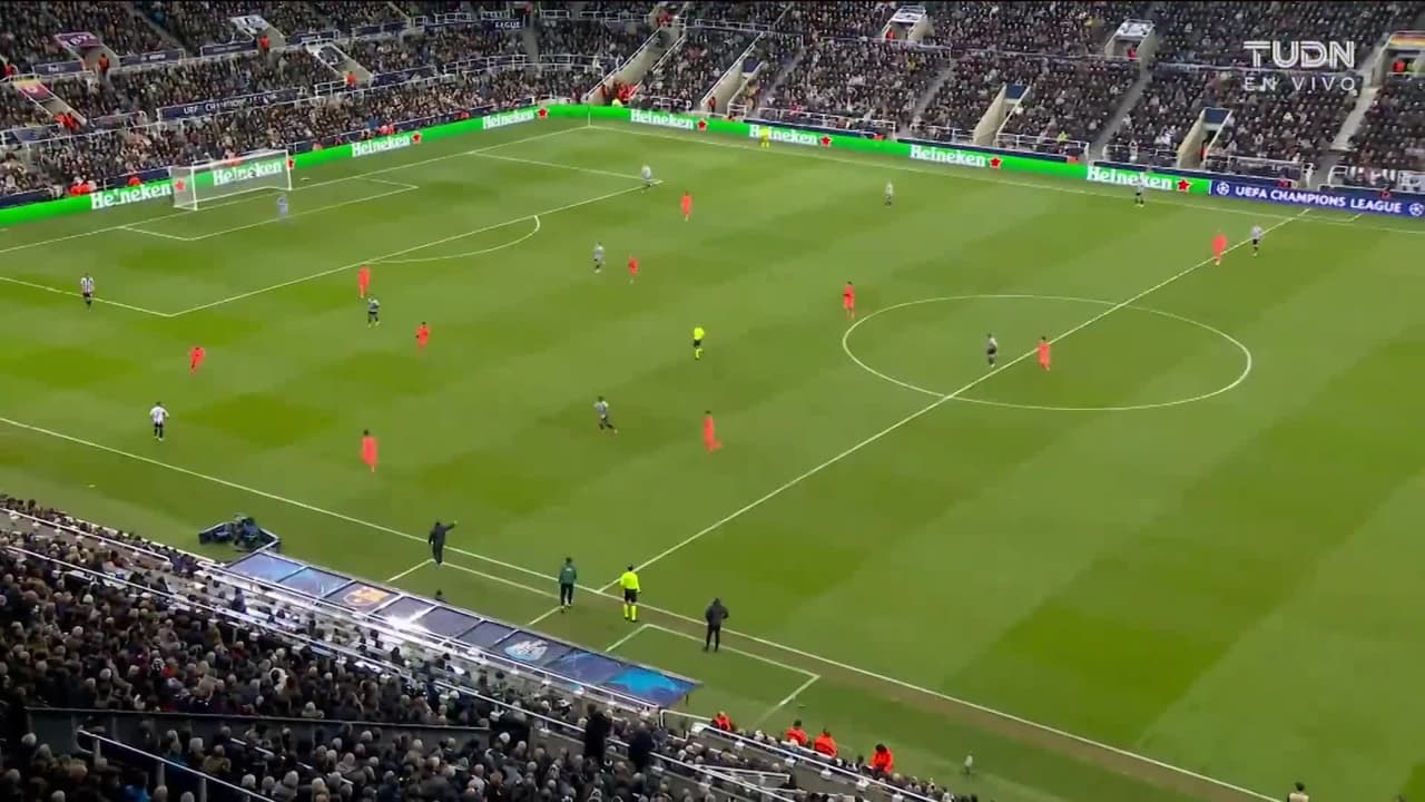 ¡Doble atajada de Joan García! El Barca se salva gracias al arquero español