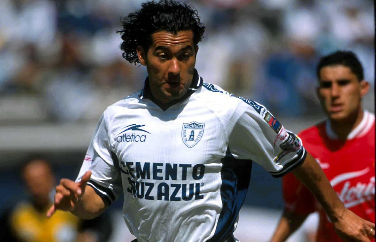 Este delantero apenas estuvo una temporada en Chivas, aunque pasó 13 años como futbolista en el balompie mexicano.