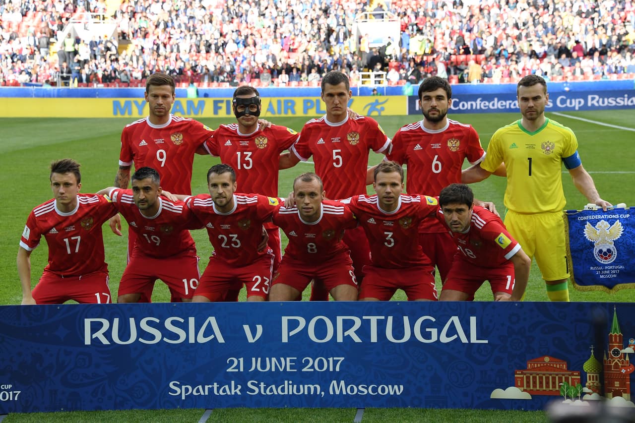 El entrenador Stanislav Cherchesov paró este equipo: Akinfeev; Dzhikiya, Vasin, Kudryashov; Samedov, Shishkin, Glushakov, Kombarov; Golovin, Zhirkov, Smolov.