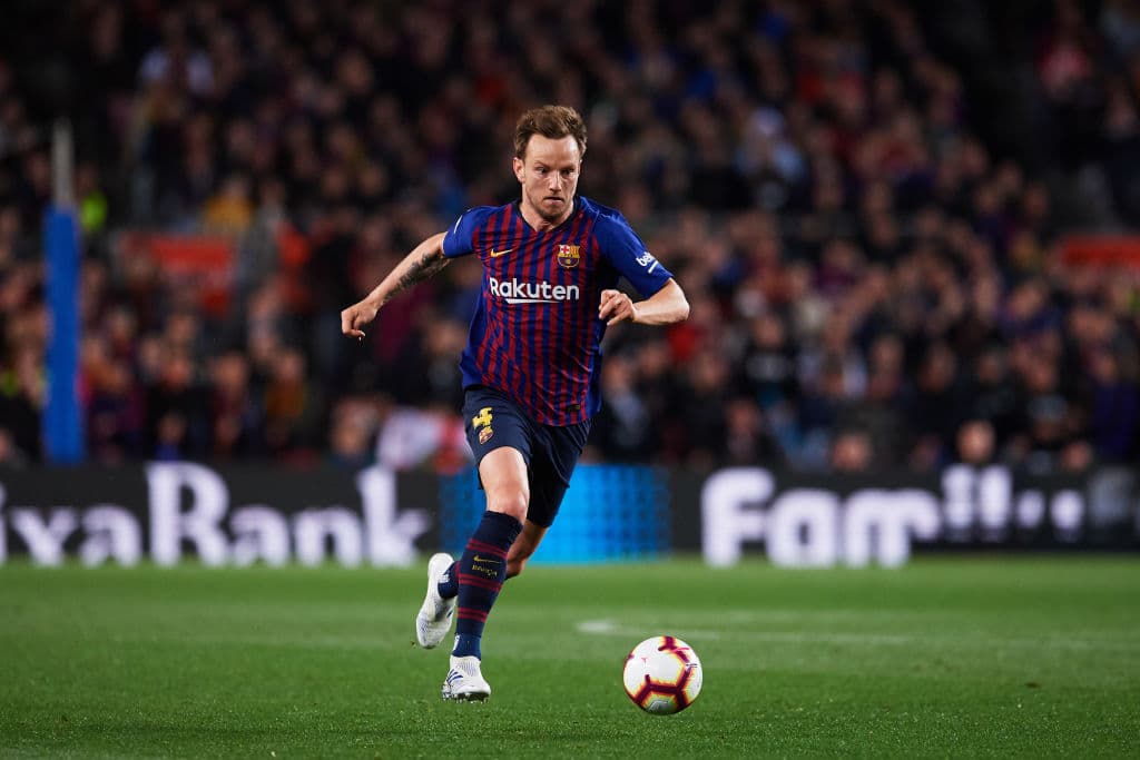 Pese a que a Ivan Rakitic aún le quedan dos semanas de contrato con el FC Barcelona, desde hace semanas se habla de la posibilidad de que se vaya el jugador croata. El Inter y el Manchester United han sonado como los equipos más interesados, pero este domingo el Express señala que también el Everton sale en la baraja por el subcampeón del mundo.