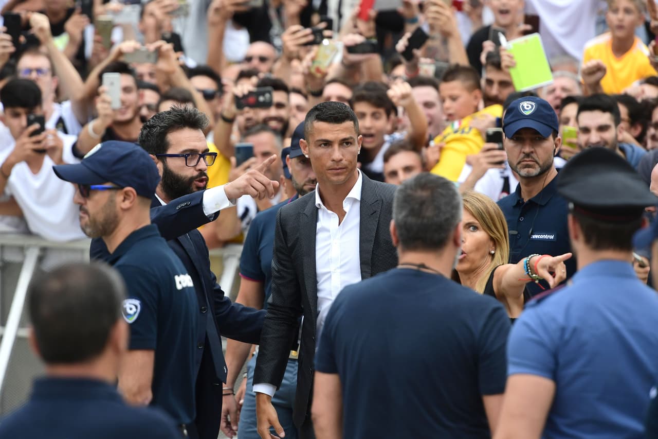 Para desgracia del madridismo, el otro referente de la época más ganadora de los últimos años, Cristiano Ronaldo, decidió emprender nuevos retos en la Juventus.