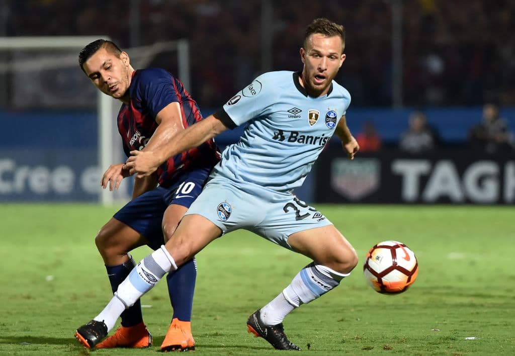 En Barcelona esperan la llegada del brasileño Arthur para presentarlo como su nuevo jugador el viernes o sábado.