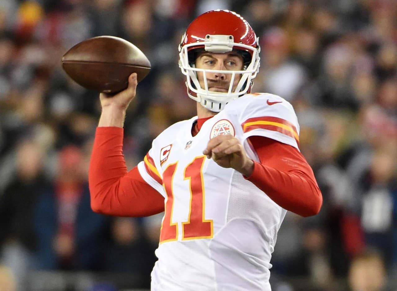 24 - ALEX SMITH - QB - KANSAS CITY CHIEFS - Salario en 2016: 17 millones de dólares - Tiene vigente un contrato de 4 años por 68 millones, con 45 millones garantizados.
