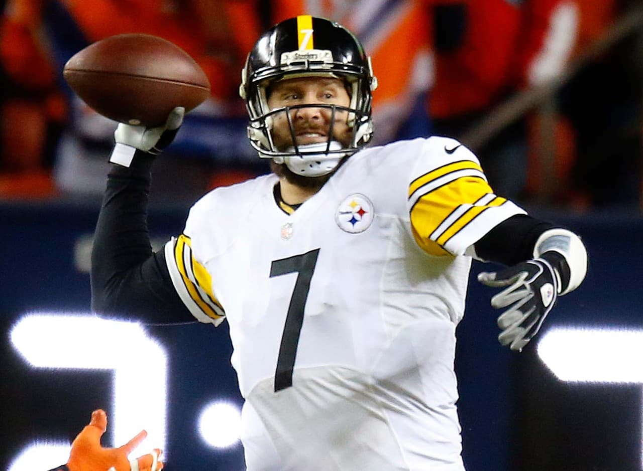 5 - BEN ROETHLISBERGER - QB - PITTSBURGH STEELERS - Salario en 2016: 21.8 millones de dólares - Tiene vigente un contrato de 4 años por 87.4 millones, con 60.7 millones garantizados.