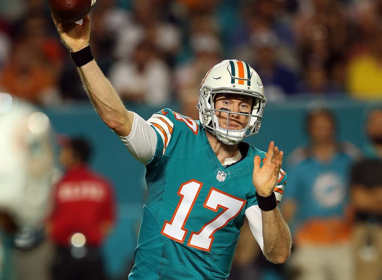 13 - RYAN TANNEHILL - QB - MIAMI DOLPHINS - Salario en 2016: 19.2 millones de dólares - Tiene vigente un contrato de 4 años por 77 millones, con 45 millones garantizados.