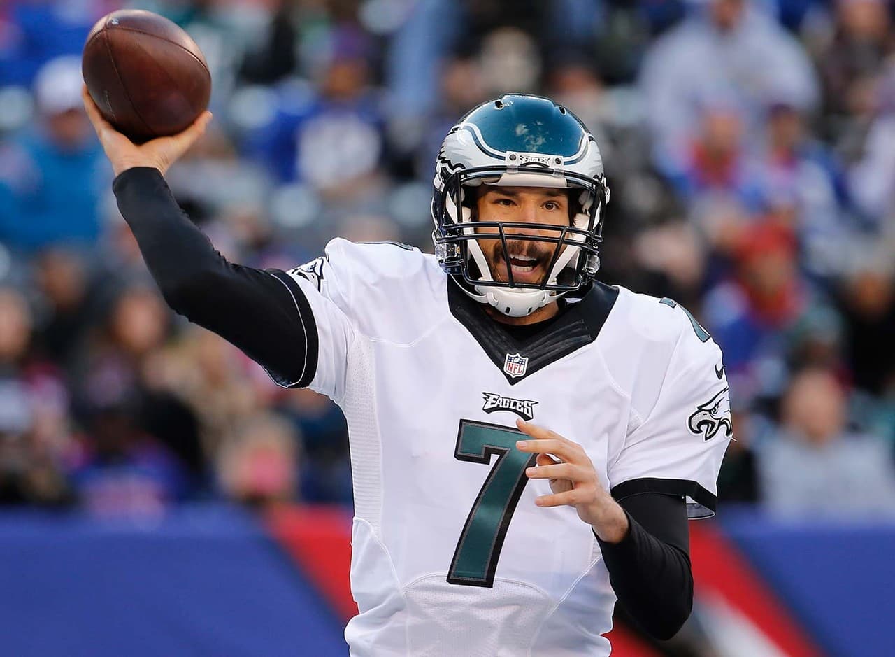 21 - SAM BRADFORD - QB - PHILADELPHIA EAGLES - Salario en 2016: 17.5 millones de dólares - Tiene vigente un contrato de 2 años por 35 millones, con 22 millones garantizados.