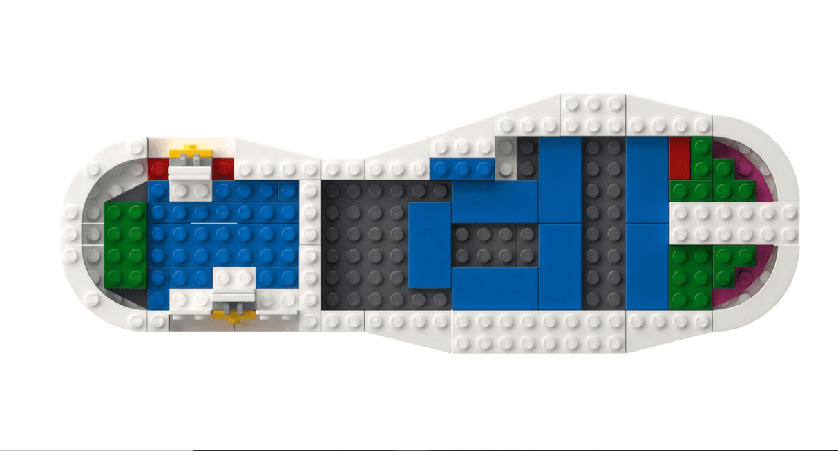 Puedes también atar los cordones, pues son de verdad.