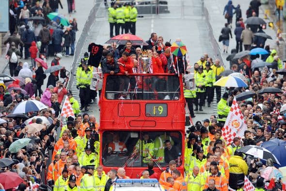 Por donde se viera, las colores rojo y blanco habían pintado todo a su paso.