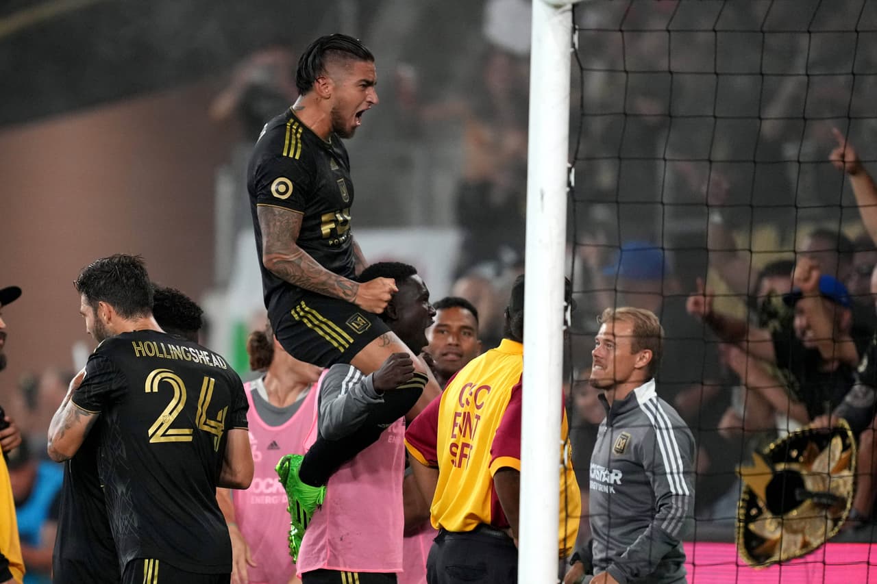 La celebración fue prolongada en el Banc of California Stadium.
<br>