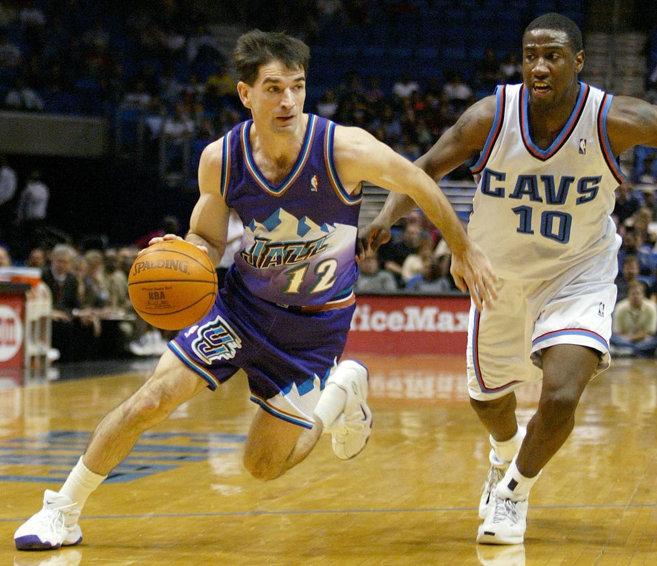 John Stockton #12. Está entre los 50 mejores jugadores de la historia. Tiene el récord de asistencias y robos en la NBA con Utah Jazz.