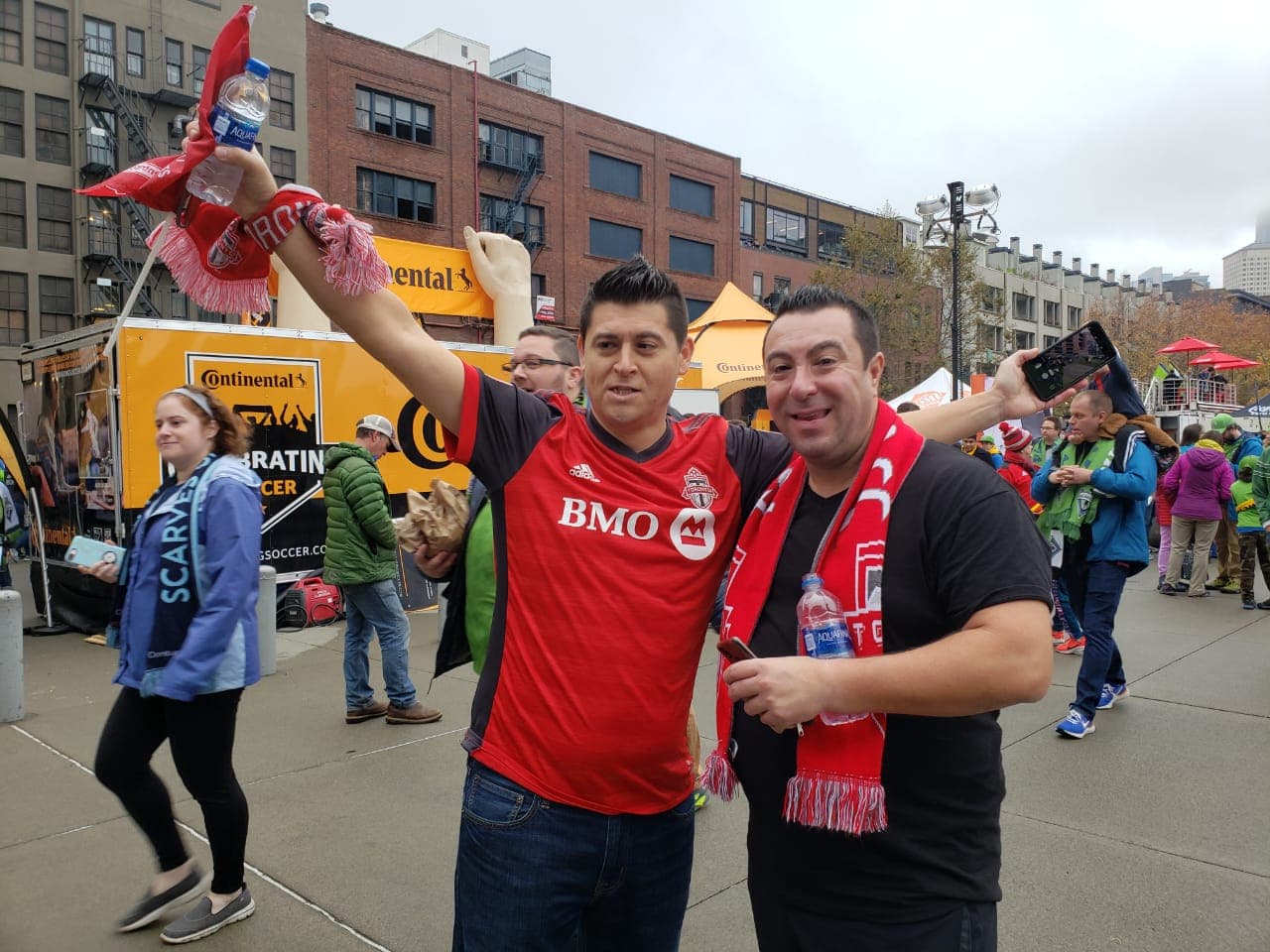 Gran ambiente entre la afición del Sounders previo al encuentro final contra el Toronto FC por la MLS Cup.