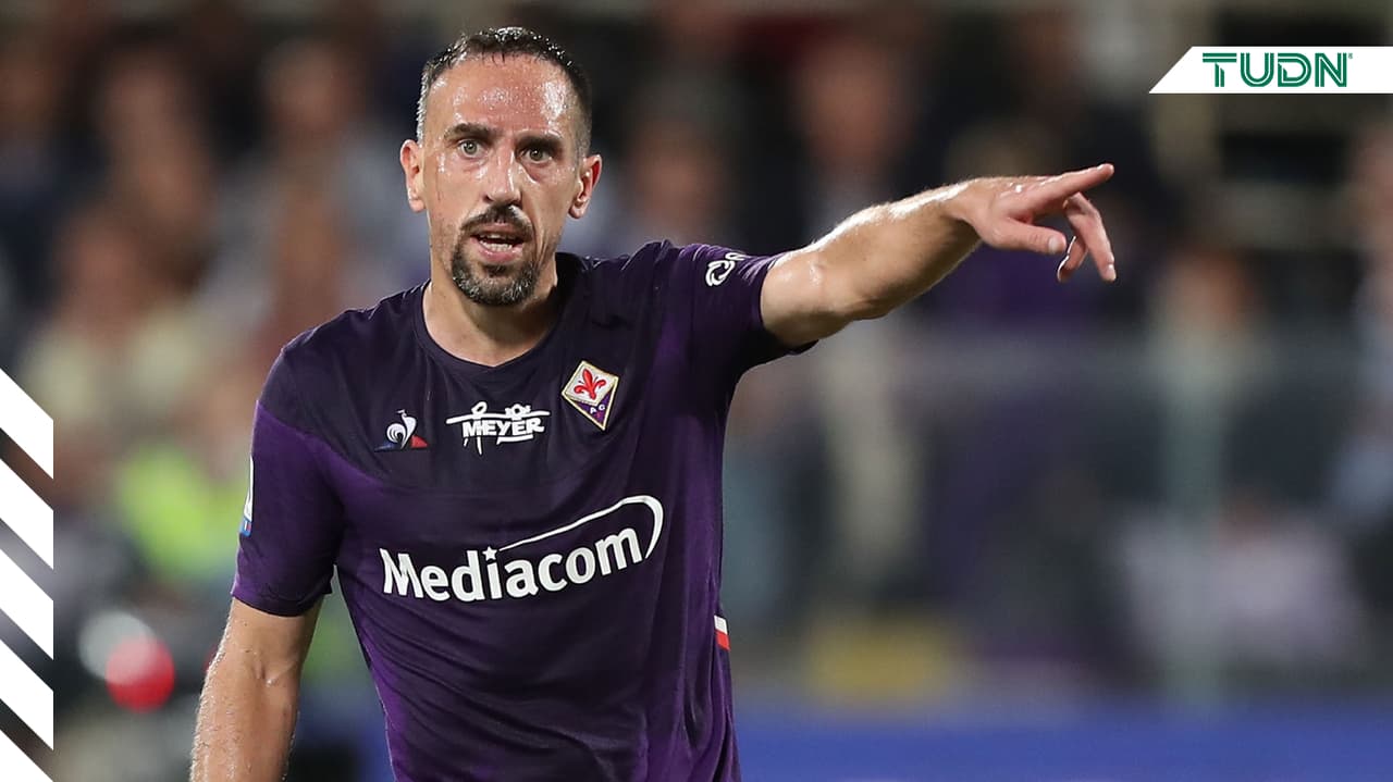 Suspenden a Ribéry tres jornadas por empujar a un juez de línea