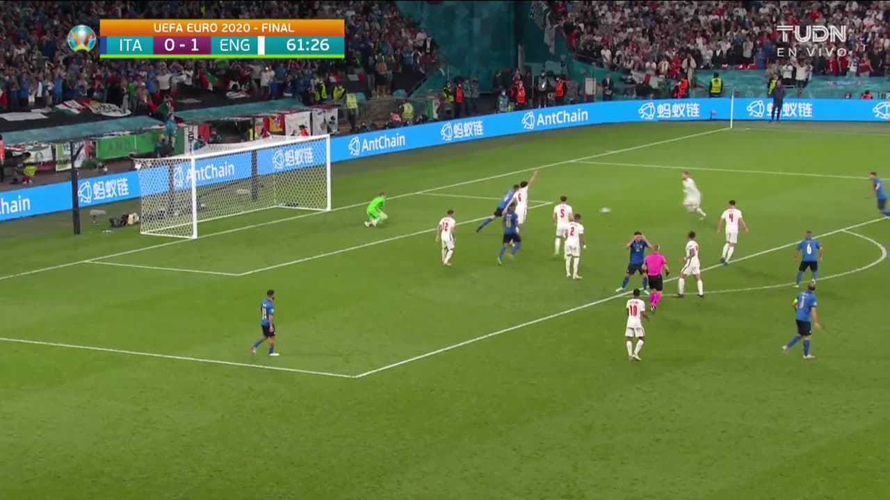 ¡TIRO ATAJADO! disparo por Federico Chiesa.