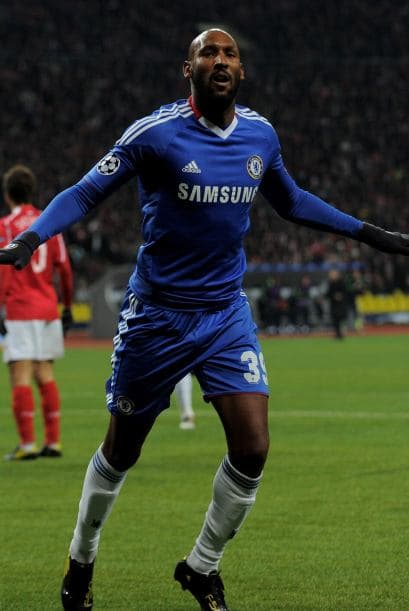 Y cerca de que llegara el medio tiempo, Nicolás Anelka acrecentó la ventaja.