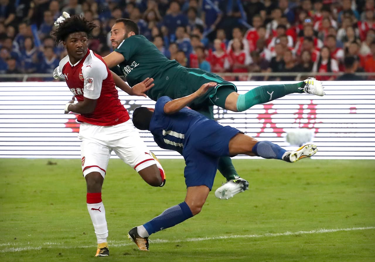 El español Pedro Rodríguez, del Chelsea, sufre "fracturas múltiples" en la cara y su lesión es "más seria de lo se creía".