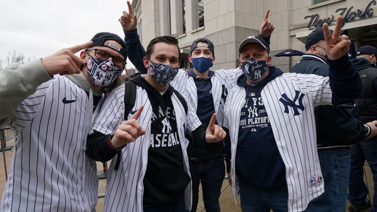 National Hot Dog and Sausage Council (NHDSC) estima que los fanáticos de la MLB consumirán 19.1 millones de hot dogs y 
<b>casi 5 millones de salchichas</b> en los juegos durante la temporada 2022. Muchos de ellos, serán vendidos en el Yankee Stadium.