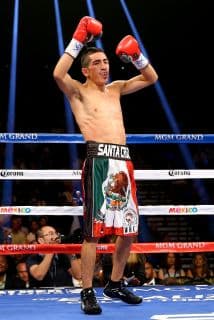 Leon Santa Cruz KO a Manuel Román y gritó "No te tengo miedo Rigondeaux"
