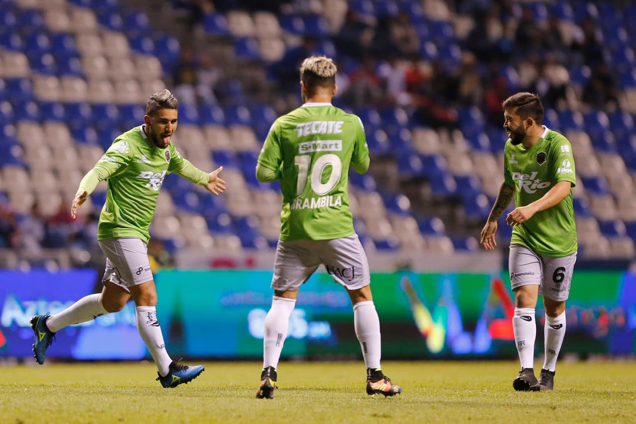 El festejo fue acorde al tipo de golazo y a la hazaña que consumaba una voltereta impensada, pues el Puebla pasó de predador a presa en cuestión de minutos.