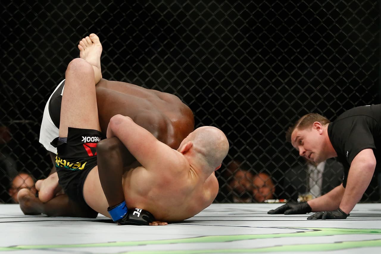 Germaine de Randamie hizo historia al proclamarse como campeona pluma y Anderson Silva volvió al triunfo tras cinco años.