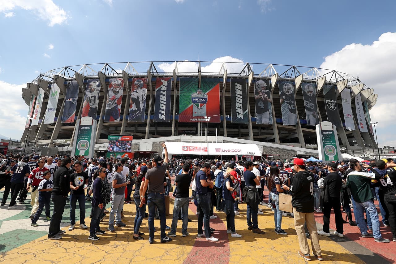 El segundo partido fue el 19 de noviembre del 2017, donde los New England Patriots vencieron a los Oakland Raiders en el Estadio Azteca con un marcador de 33-8.