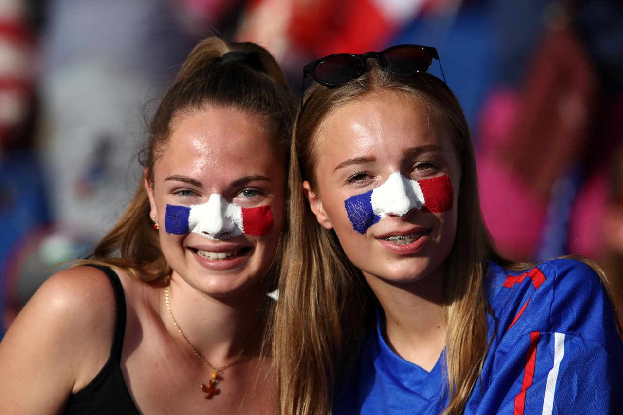 El Parque de los Príncipes fue el escenario para este duelo de Cuartos de Final del Mundial Femenino entre la local, Francia, y Estados Unidos. Para muchos se trata de una Final adelantada, por lo que la alegría entre los fanáticos no se hizo esperar.