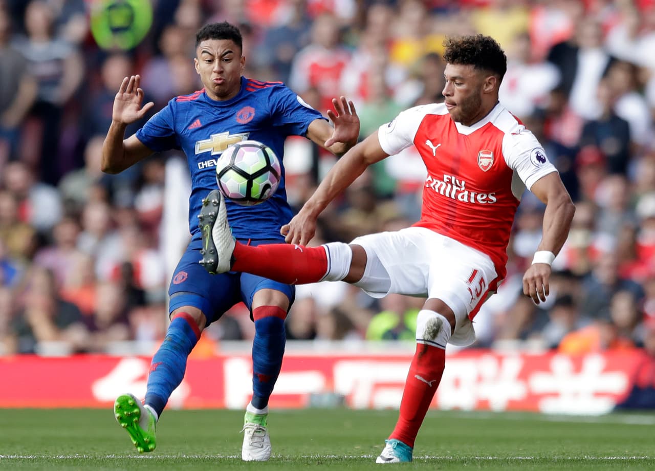 Del Arsenal también saldría Alex Oxlade-Chamberlain y lo haría a un rival de tradición como lo es el Liverpool.