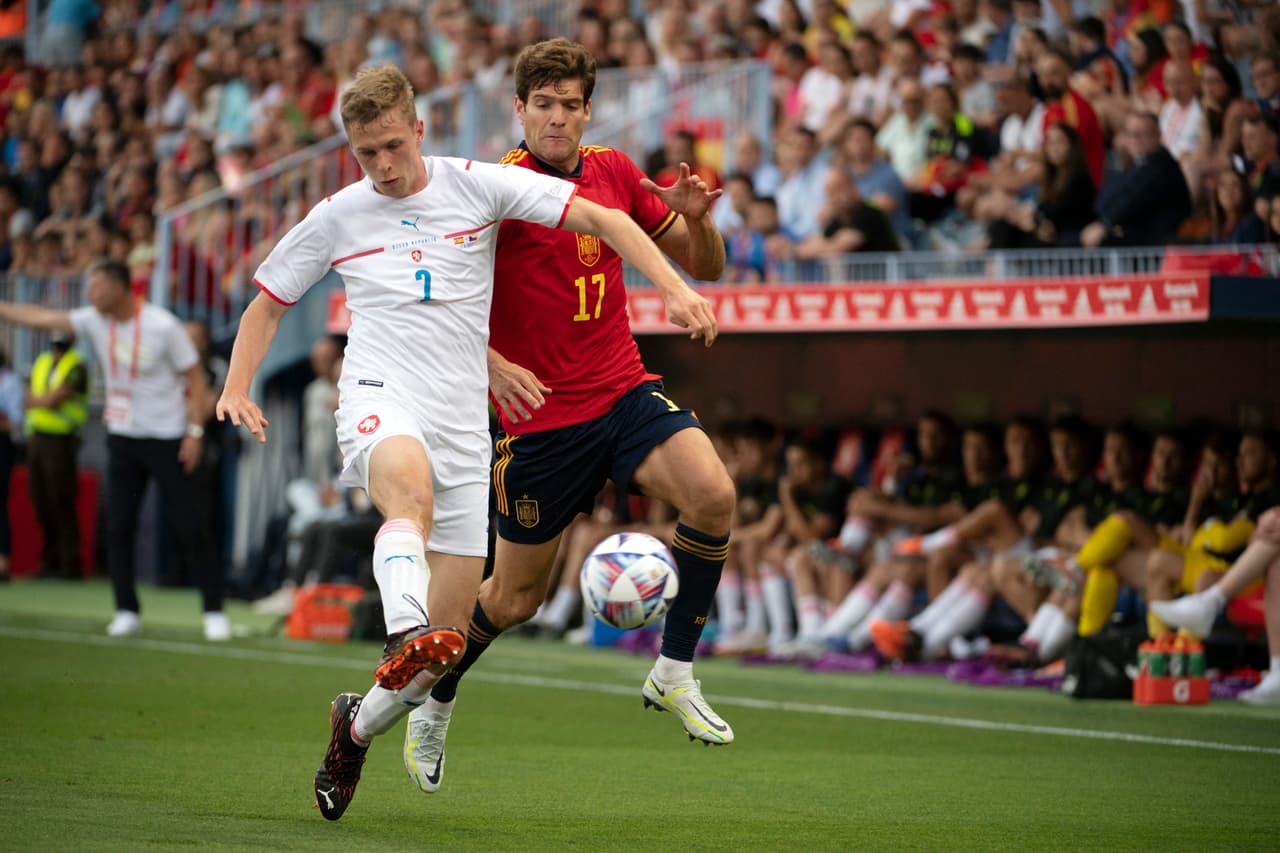 España se impuso sobre República Checa gracias a los goles de Carlos Soler y Pablo Sarabia.