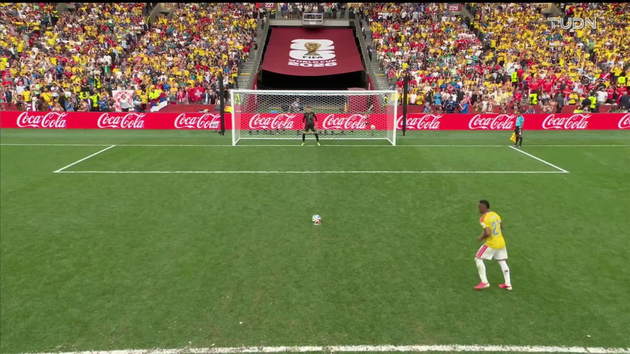 ¡GOL!  anota para Colombia. Jaminton Campaz