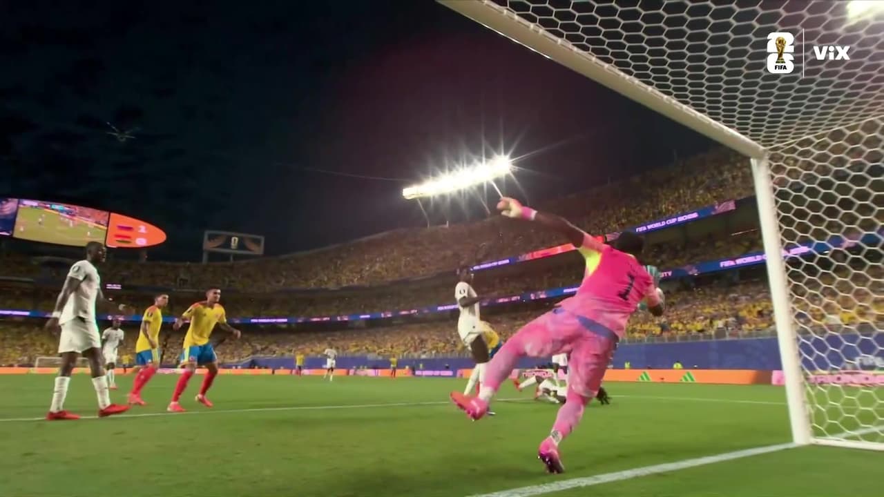 ¡Ati Zigi se avienta un atajadón a lo Memo Ochoa 2014 vs. Colombia!