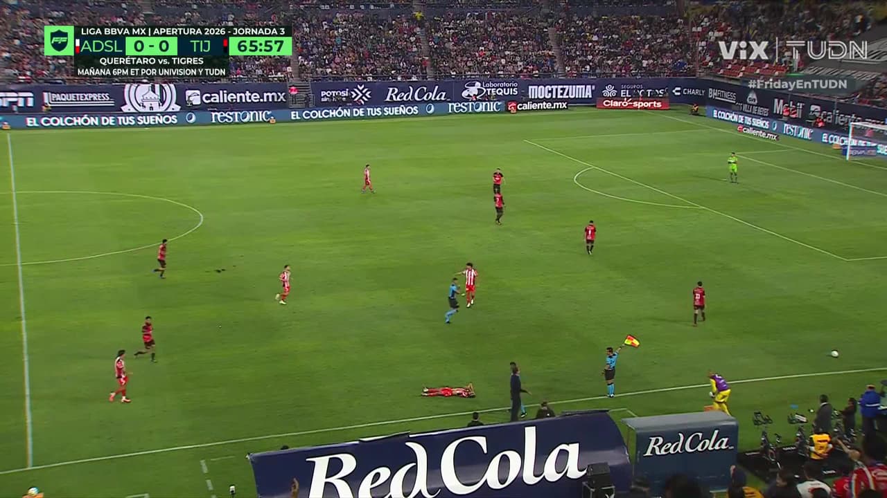 ¡Bajaaaan! De milagro no le rompieron el jersey a Rodríguez