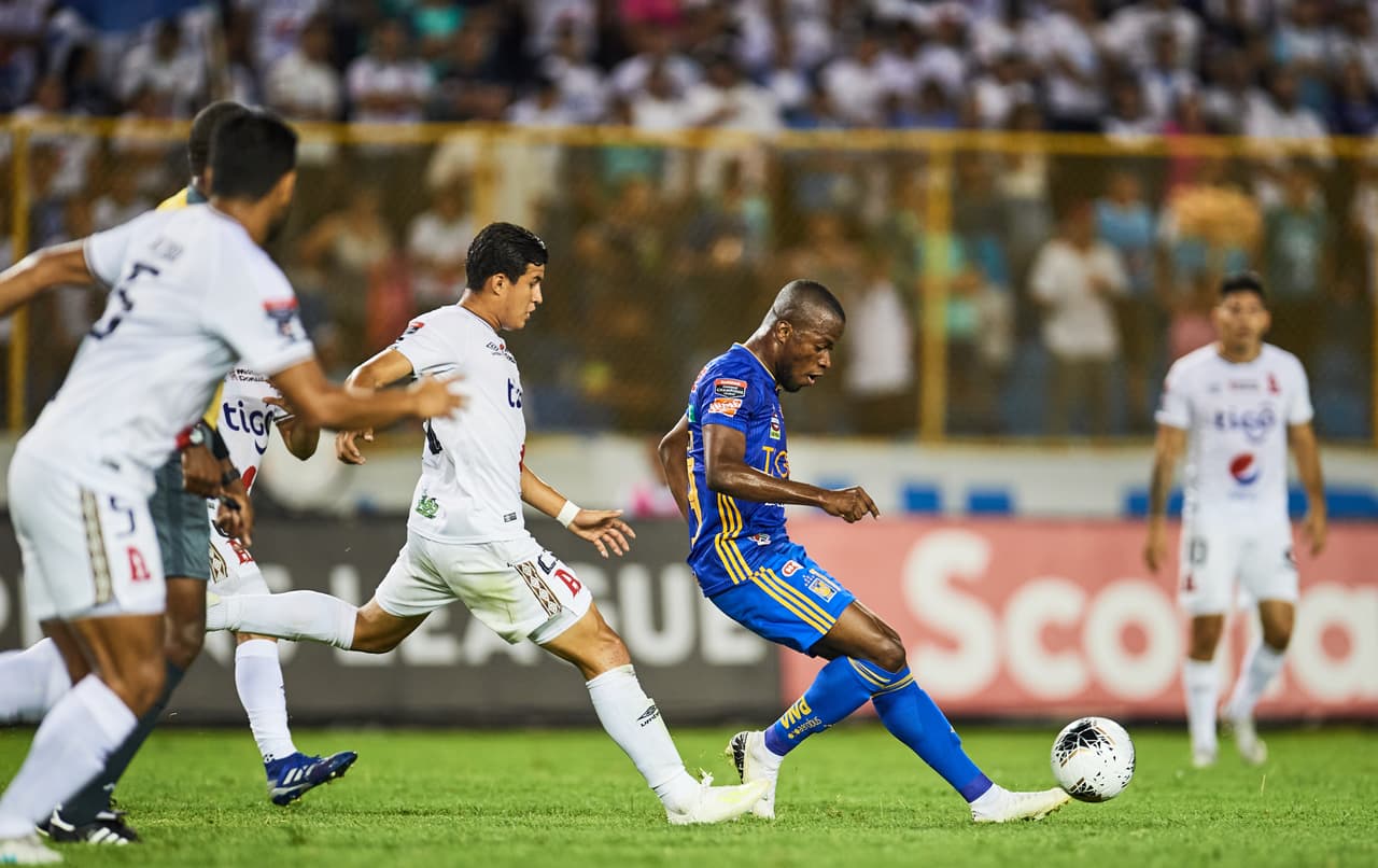 Valencia tuvo el 2-0 cerca de finalizar el primer tiempo.