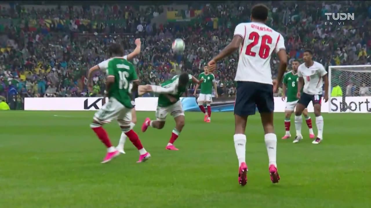 ¡Entrada criminal de Rice! ¡Le deja los tachones en la frente a Luis Romo!