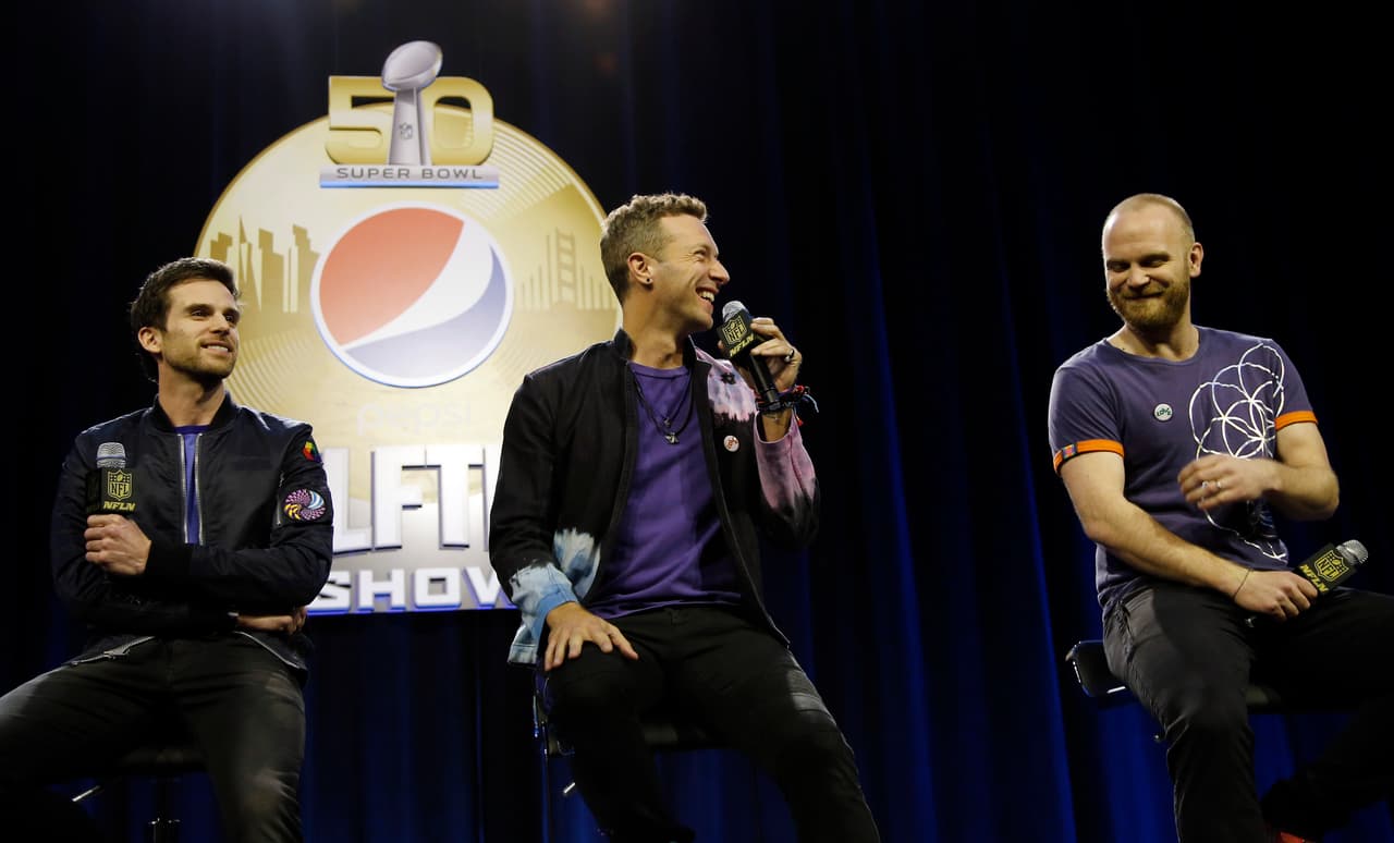 La banda británica, liderada por Chris Martin, hicieron su presentación en conferencia de prensa para dar algunos detalles de su presentación del medio tiempo del Super Bowl 50. Checa las imágenes.