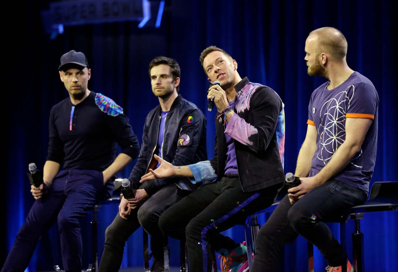 La banda británica, liderada por Chris Martin, hicieron su presentación en conferencia de prensa para dar algunos detalles de su presentación del medio tiempo del Super Bowl 50. Checa las imágenes.