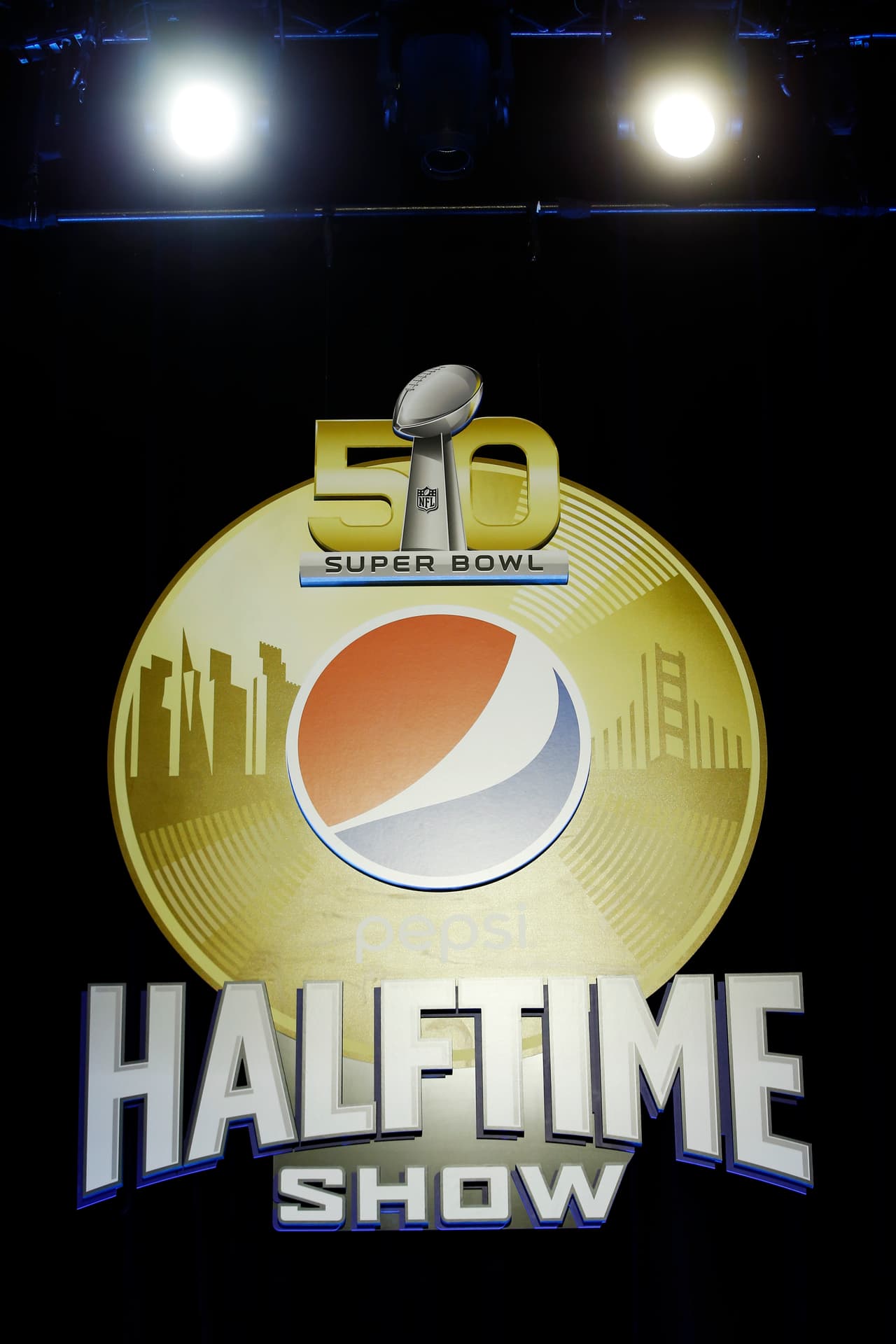 La banda británica, liderada por Chris Martin, hicieron su presentación en conferencia de prensa para dar algunos detalles de su presentación del medio tiempo del Super Bowl 50. Checa las imágenes.