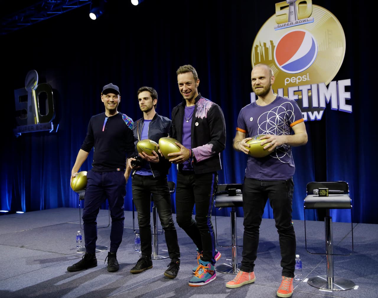 La banda británica, liderada por Chris Martin, hicieron su presentación en conferencia de prensa para dar algunos detalles de su presentación del medio tiempo del Super Bowl 50. Checa las imágenes.