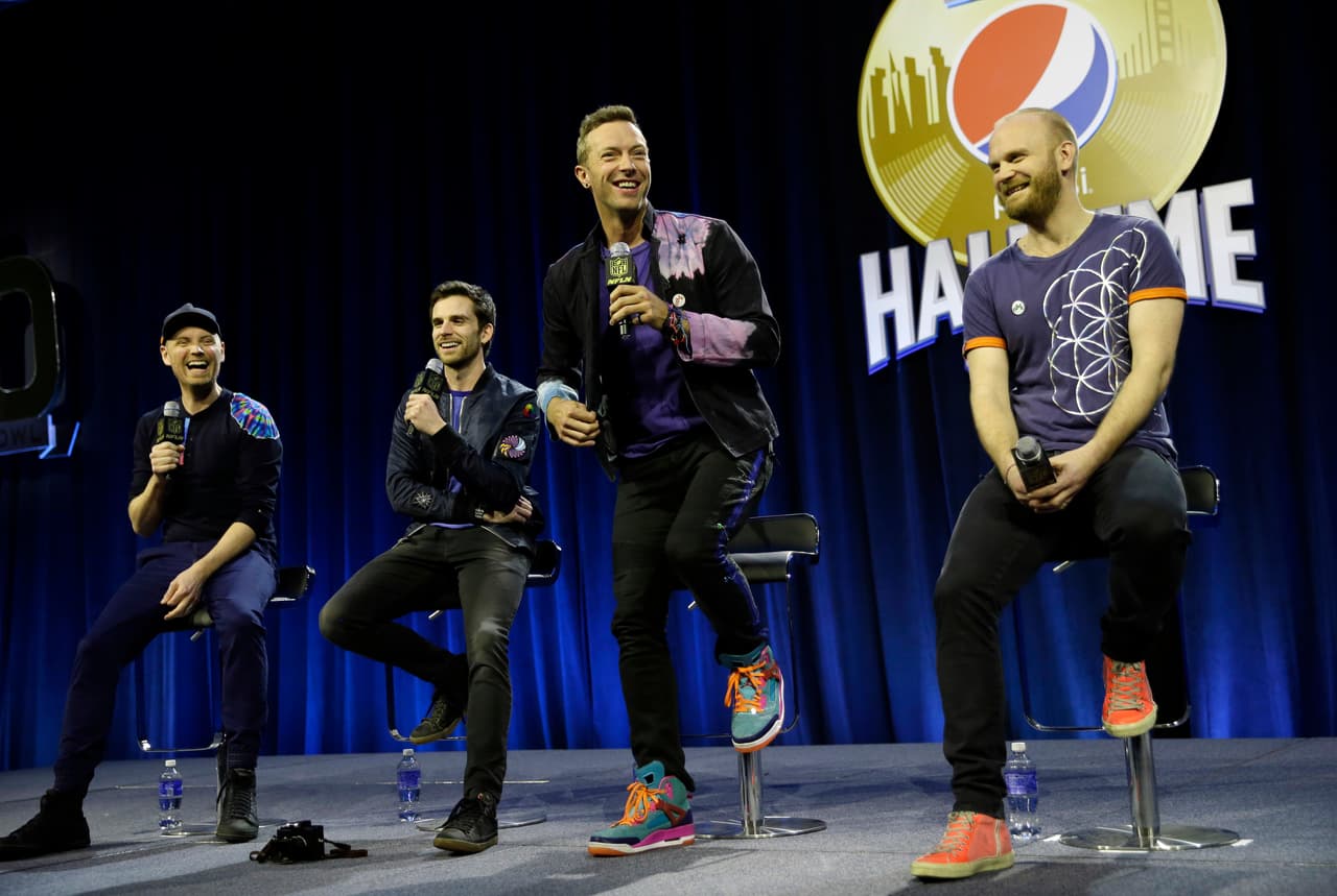 La banda británica, liderada por Chris Martin, hicieron su presentación en conferencia de prensa para dar algunos detalles de su presentación del medio tiempo del Super Bowl 50. Checa las imágenes.