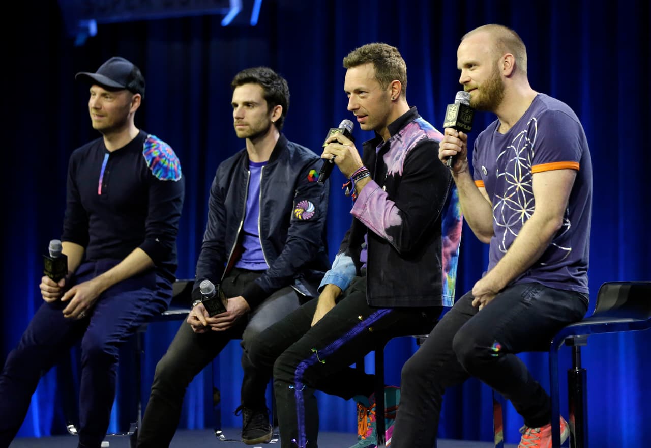 La banda británica, liderada por Chris Martin, hicieron su presentación en conferencia de prensa para dar algunos detalles de su presentación del medio tiempo del Super Bowl 50. Checa las imágenes.
