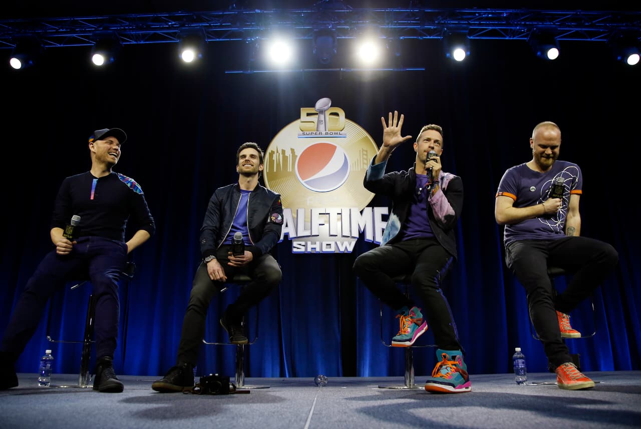 La banda británica, liderada por Chris Martin, hicieron su presentación en conferencia de prensa para dar algunos detalles de su presentación del medio tiempo del Super Bowl 50. Checa las imágenes.
