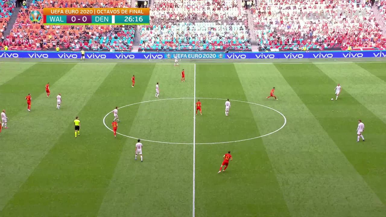 ¡GOL!  anota para Dinamarca. Kasper Dolberg