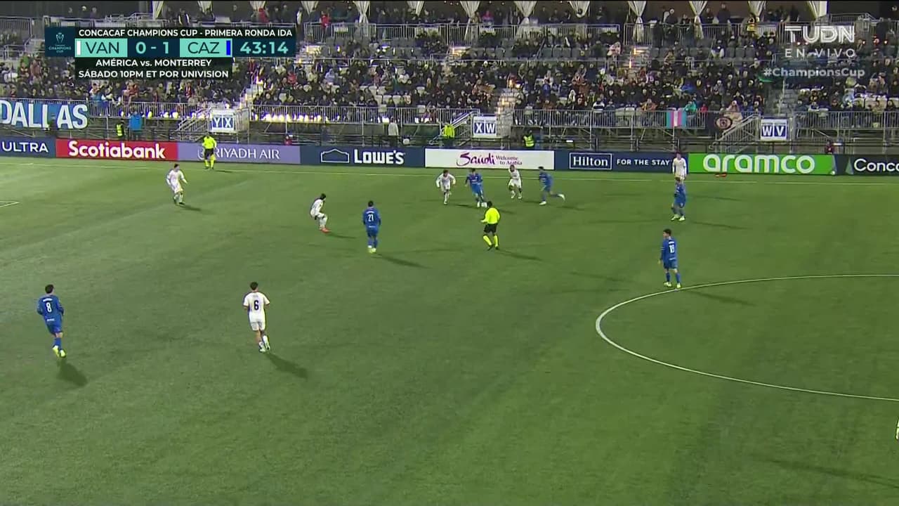 ¡GOL!  anota para Cruz Azul. Amaury Morales