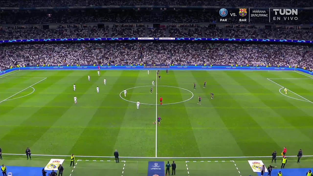 Arranca el partido y la pelota está en juego.