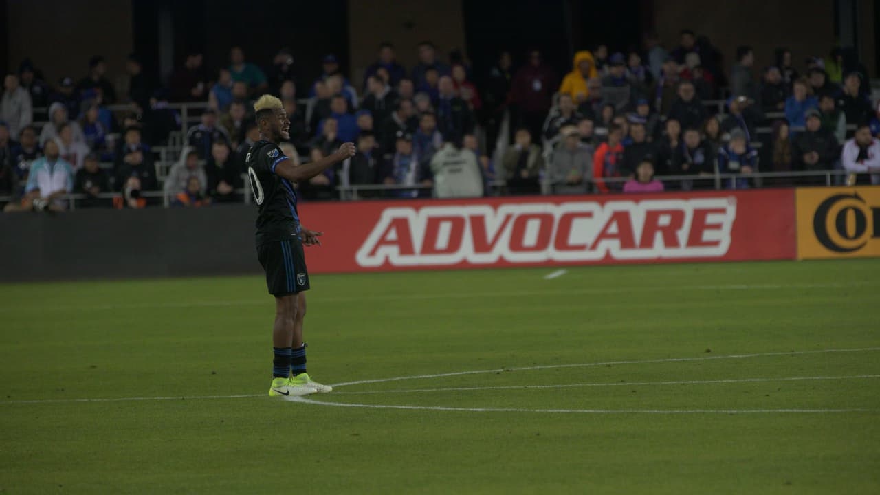 No solo juega, también ordena. No es exagerado decir que Aníbal Godoy es el eje del San José Earthquakes.