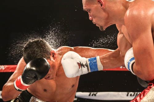 El estadounidense 'Huracán Sammy Valentin obtuvo su décima victoria, siete de ellas por nocaut. Sammy, de 22 años, derrotó a Eduardo Flores por decision unánime y cierra un buen año con cinco victorias consecutivas en 2016.