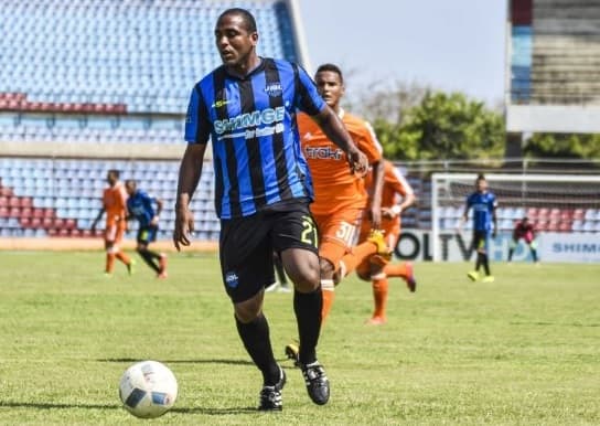 Futbolista venezolano pasó 14 días en prisión tras protestar contra Nicolás Maduro