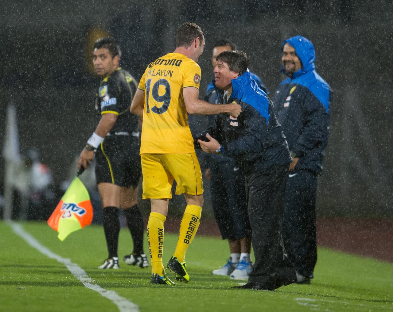 Aunque Layún es diestro, Herrera lo puso a jugar a perfil cambiado y el veracruzano se hizo un lugar en el 11 titular.