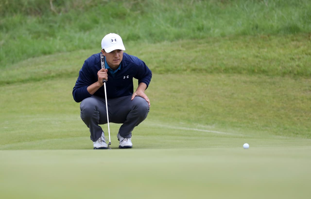 En el hoyo 14, Spieth marcó el primer birdie en una seguidilla de firmas bajo par digna de un talnto fuera de serie.