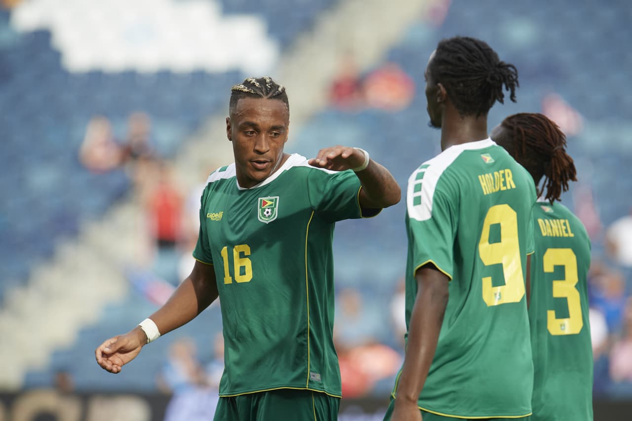 Así festejaba la modesta selección guyanesa luego de su primer gol del cotejo.