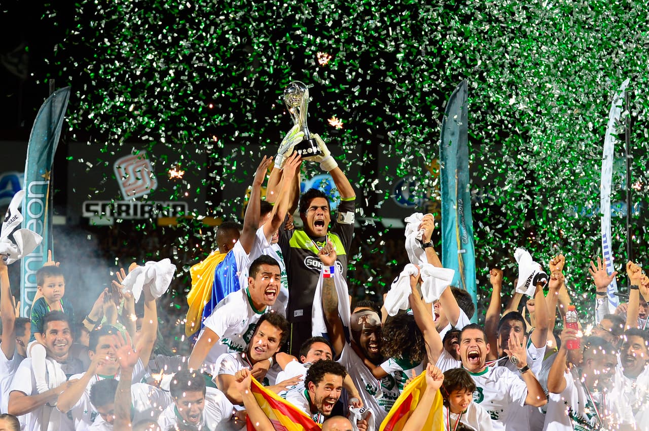 Santos venció en la liguilla a Jaguares en cuartos, a Tigres en semifinales (clasificaron tras dos empates) y luego de imponerse en la final contra Monterrey, segundo en la clasificación de temporada regular.